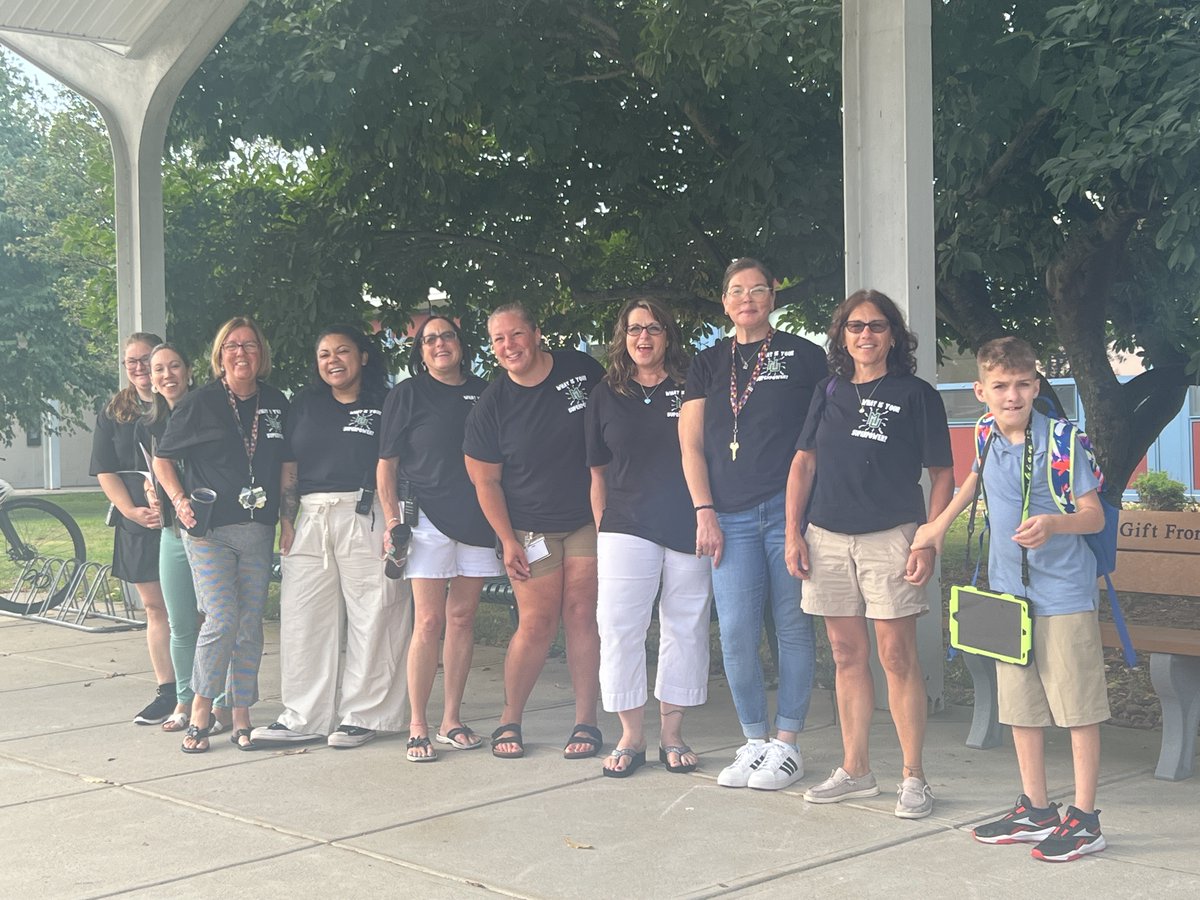 maureenmcohen's tweet image. We were all smiles as we welcomed our students today on our first day of school! Welcome back, #MURSD! It's going to be a great year!