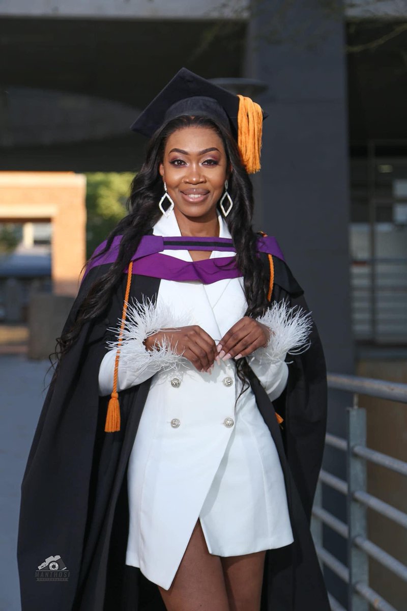 Hazel 🌻 tweet media