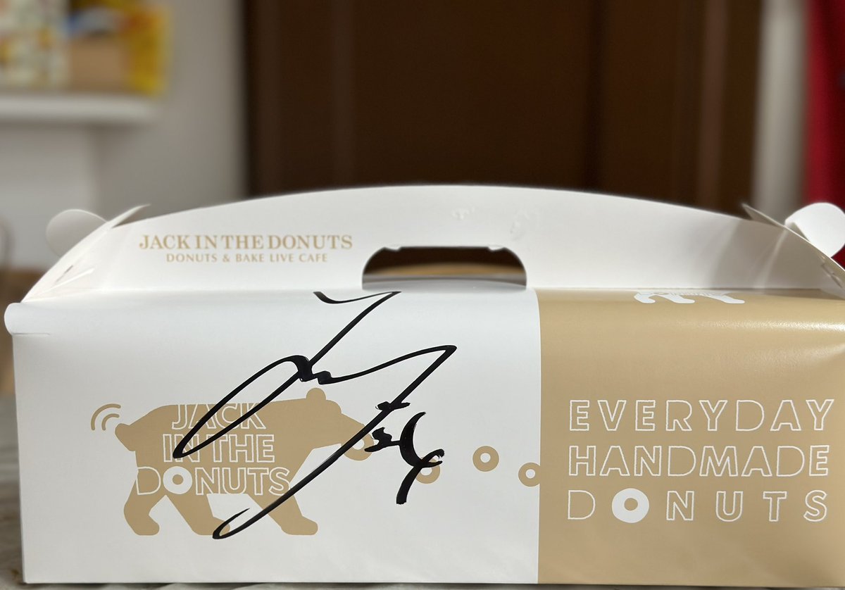 kyurimaju's tweet photo. 浜イオンにドーナツを買いに行きました🍩
寂しいけど、閉店前の最後のドーナツかな...味わって頂きます🙇‍♀️
 #JACKINTHEDONUTS
 #イオンモール小名浜 https://t.co/2LvFL3XA2u