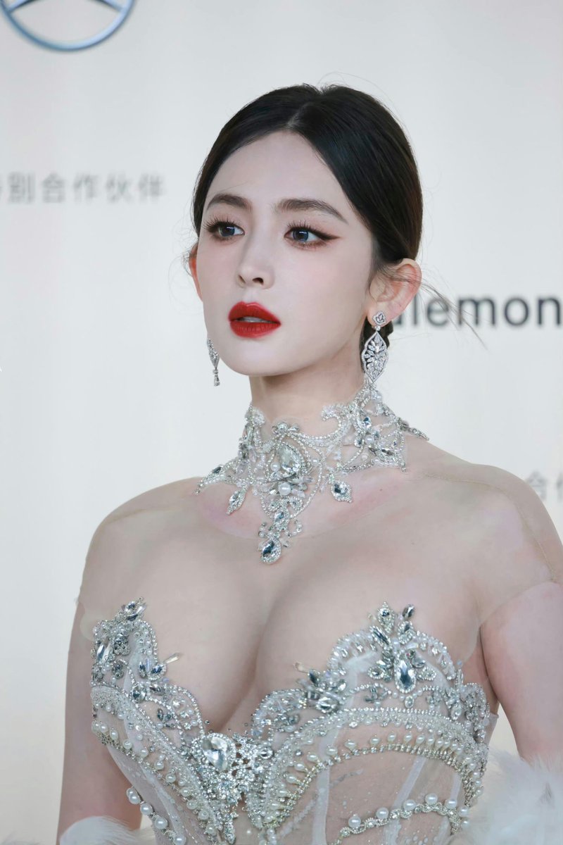 古力娜扎，绝世美颜。 https://t.co/SBL4NSaG1D