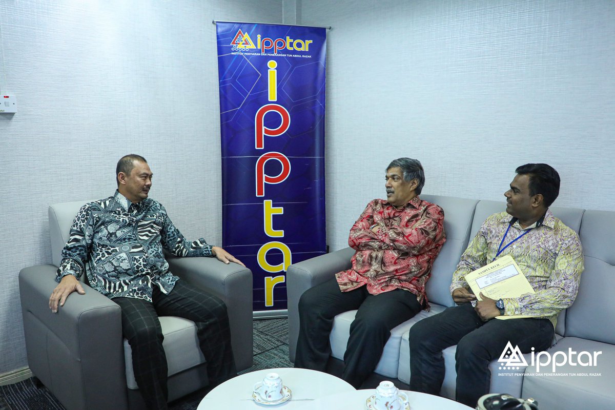 IpptarR's tweet photo. Pengarah IPPTAR, Encik Roslan Ariffin menerima kunjungan  Dato’ Sivabalan A/L Ethirmanasingham dari Pejabat Menteri Komunikasi dan Encik Kumaran Subramaniam dari Jabatan Penyiaran Malaysia (RTM). 

#ipptarforall https://t.co/38v1PaOsPv