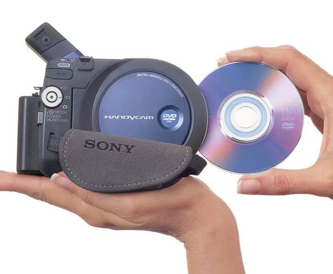 ObsoleteSony's tweet photo. In 2003 Sony released the DCR-DVD101, the first DVD Handycam camcorder. It let you record video directly onto 3-inch DVD-R and DVD-RW discs. https://t.co/JDGOKKS22U