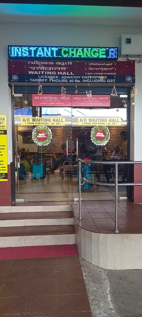 drm_tvc's tweet photo. The newly equipped AC waiting hall at #Thrissur station offers passengers a comfortable environment while they wait for their trains, reflecting our ongoing efforts to enhance station amenities. 

#SouthernRailway #SRInfraUpdate #DailyInfraUpdate #AmritStation https://t.co/Ip11p4yevJ