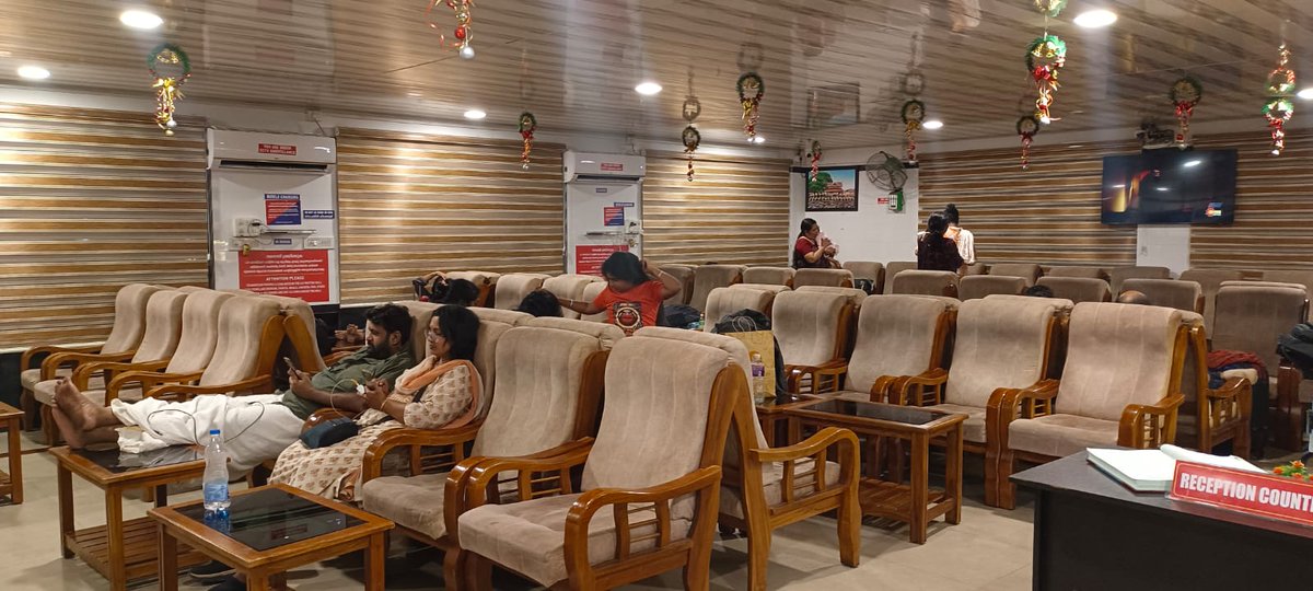 drm_tvc's tweet photo. The newly equipped AC waiting hall at #Thrissur station offers passengers a comfortable environment while they wait for their trains, reflecting our ongoing efforts to enhance station amenities. 

#SouthernRailway #SRInfraUpdate #DailyInfraUpdate #AmritStation https://t.co/Ip11p4yevJ