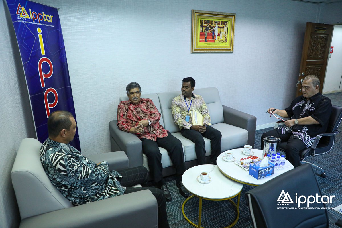 IpptarR's tweet photo. Pengarah IPPTAR, Encik Roslan Ariffin menerima kunjungan  Dato’ Sivabalan A/L Ethirmanasingham dari Pejabat Menteri Komunikasi dan Encik Kumaran Subramaniam dari Jabatan Penyiaran Malaysia (RTM). 

#ipptarforall https://t.co/38v1PaOsPv