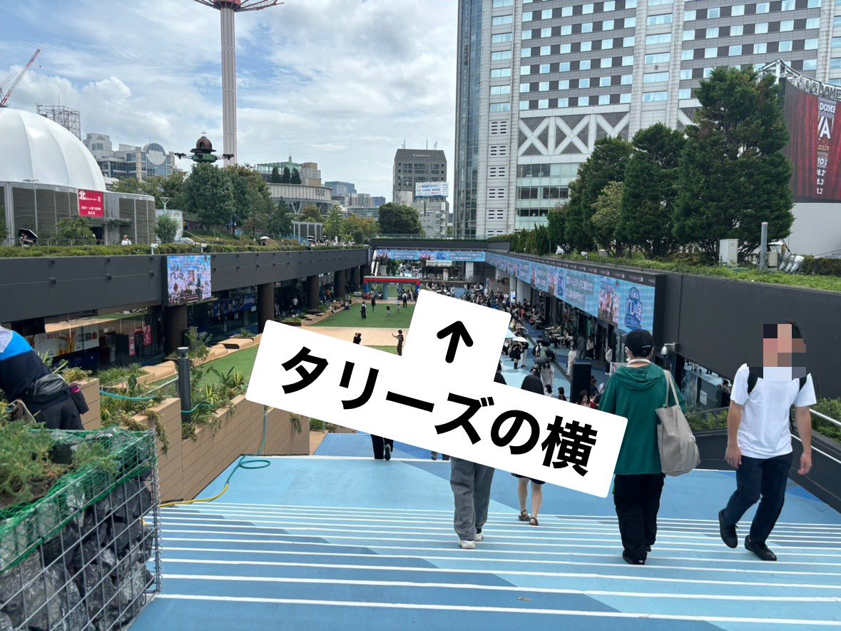 Jnewswest37's tweet photo. #WESTꓸ_AWARD
東京ドームグッズ売り場：プリズムホール

1,2枚目の場所を行くと、3枚目の階段が見えるので、
そこを下って、タリーズの奥が、プリズムホール

自分も分かりづらかったし、迷ってる方大勢いたので、弱小垢ながら共有 https://t.co/nTbij1ehva