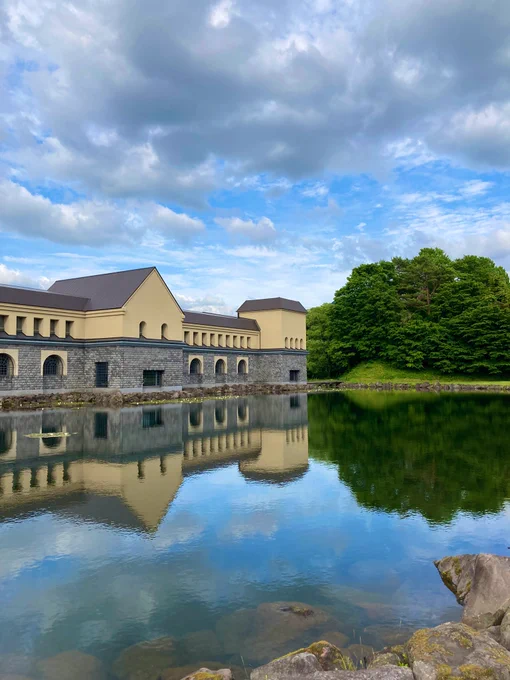 お気に入りの美術館や、誰かを連れて行きたい博物館があるならすぐ行かなくちゃなぁ。いつまでもそこにあるとは限らない。

※写真は福島県にある諸橋近代美術館(@dali_morohashi )です。
みんなで行こう会津磐梯高原! 