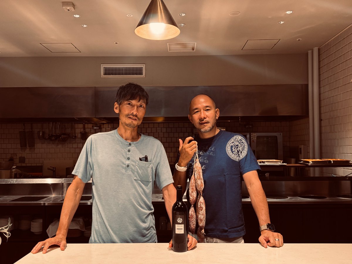 SALUMERIA1969's tweet photo. マセラシオン福岡にご来場頂きましたお客様有難うございました。そして携わって頂きました関係者の皆様にも感謝致します。

今回マセラシオン福岡でのスペシャルアイテム、ボーペイサージュのTSUGANE la Montagneをボッテガのサラミに練り込んだサラメ•TSUGANE。
多少在庫があるので福岡からの荷物 https://t.co/Jo1NU5O0Jt