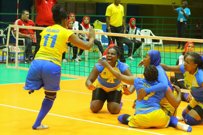 🇷🇼Jeux paralympiques 2024 : Une athlète rwandaise disparue à Paris. 
L’athlète de volley-ball assis, elle a quitté le camp où est hébergée sa délégation en région parisienne le 20 août aux environs de 19 heures pour se rendre au restaurant, mais elle n’est jamais revenue.