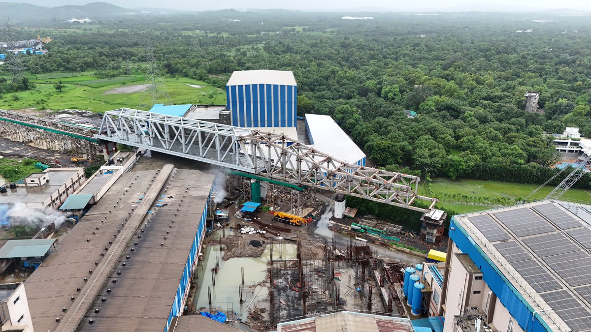 RDSOLucknow's tweet photo. Treading ahead the #BulletTrain route! 🚅
Steel Bridge launched in Silvassa, Dadra &amp; Nagar Haveli, exemplifying the spirit of #MakeInIndia.
Source: @RailMinIndia https://t.co/WUgmgrrLk9