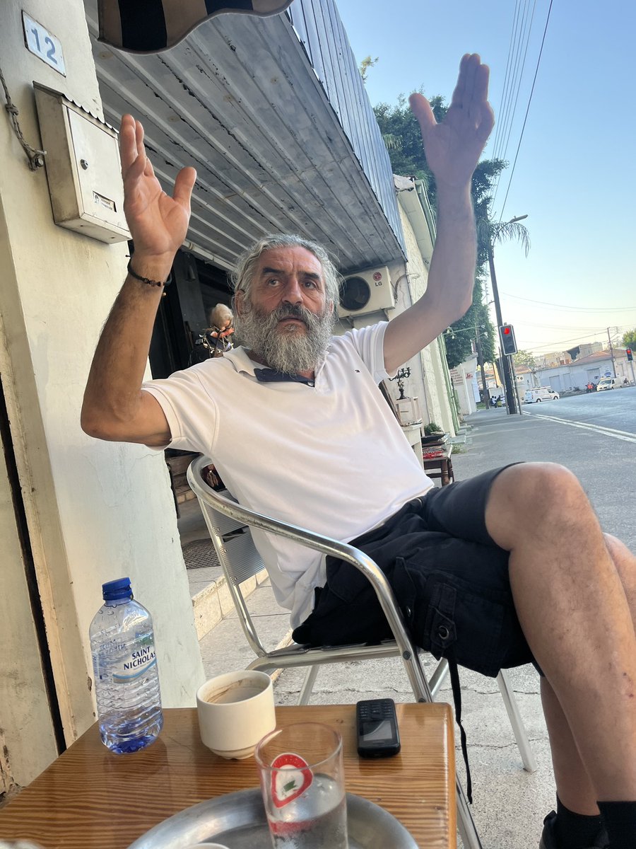 Георгиос сидит рассказывает, что сейчас все президенты масоны, кроме Путина, очень смешно :)