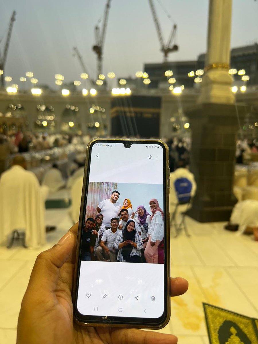 enohapsari's tweet photo. dikirimin sama temen yang lagi umroh, begini aja mellow gimana kesana langsung ...
Ya Allah semoga bisa kesana langsung bareng orang orang tersayang.. Aamiiin Ya Allah .. https://t.co/9QECvD0jMJ