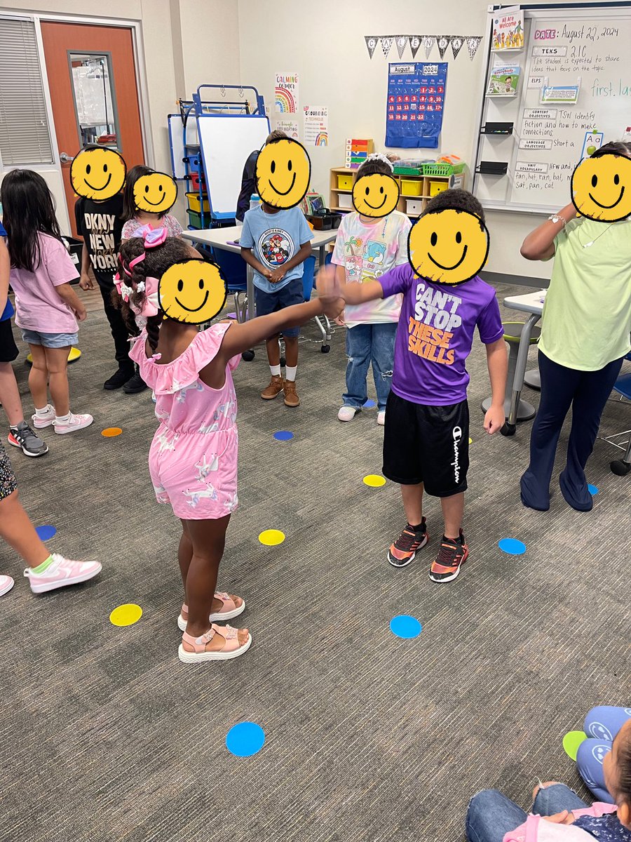 MrsJimenez1102's tweet photo. The love spreading through my classroom because of community circle is simply perfect. The best part of my day ❤️❤️. #jeschat https://t.co/3bigjuwPbT
