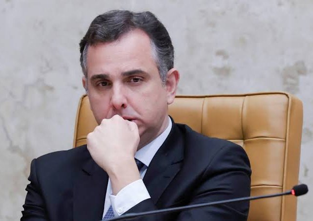 PrimeiroFront's tweet photo. Por CULPA DO RODRIGO PACHECO o Twitter pode ser suspenso no Brasil, 

LEMBRE-SE CULPA DO RODRIGO PACHECO. https://t.co/GaD8XMaFk3
