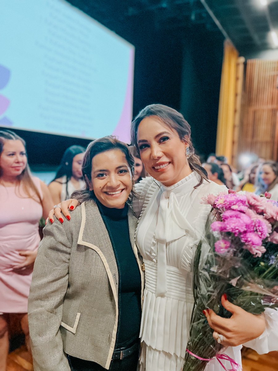 erikaconectate's tweet photo. ✨ La transformación de niñas, niños, adolescentes, adultos mayores y personas en situación vulnerable; un ejemplo de superación, adaptación y resiliencia. El 6to informe de actividades del @DIF_Morelos, a cargo de la señora Natalia Rezende. #AyudandoDeCorazón en miles de vidas. https://t.co/VGB9SYupm0
