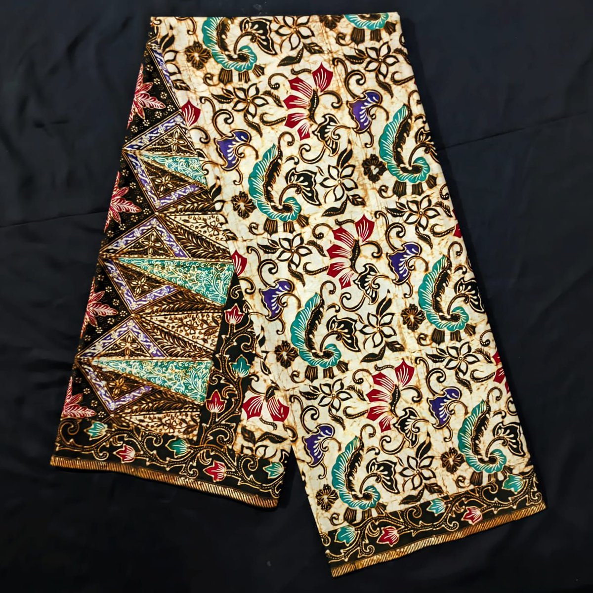 OmWalikota's tweet photo. Produk sarung motif batik Tulungagung harganya yo lumayan miring iki buat kado dan oleh2 cocok pol

Testimoni:
aku pernah nggae sarung iki malah diceluk gus 
😁😁😁

Kontak:
https://t.co/pb95449DFv https://t.co/5fHzUE9RXp