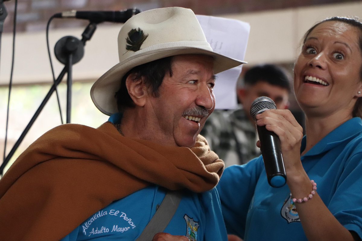 SocialCundi's tweet photo. 👴🏼👵🏻 En #Pacho, más de 300 personas mayores disfrutaron del concurso #TalentoMayor, en el que mostraron sus grandes habilidades artísticas con bailes, coplas y presentaciones musicales. 👏🏼 https://t.co/z6zg7Y1MLm