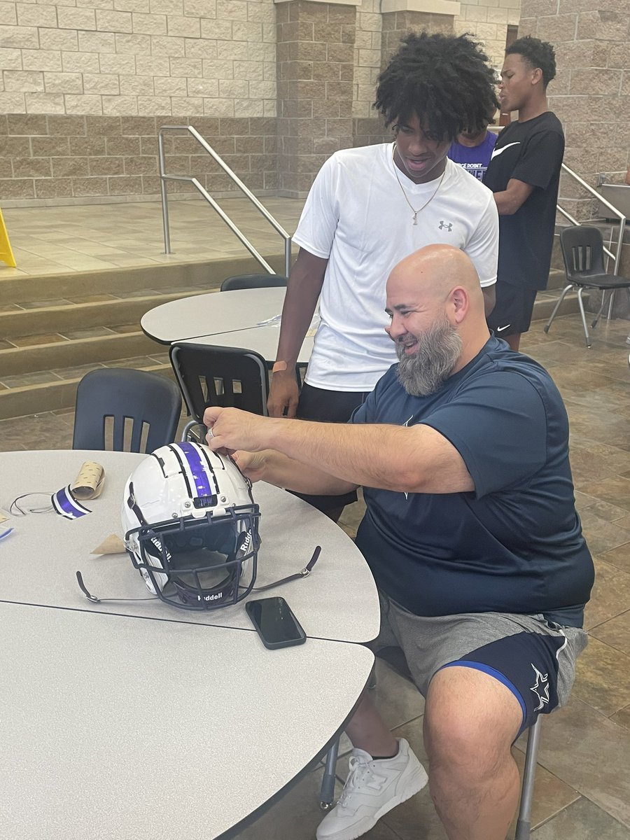 Coach_LaFavers's tweet photo. Dads and Decals…
That means less than 48hrs away from kicking off the 2024 season!
#Team13 loading #Earnit24 https://t.co/iauedoIywH