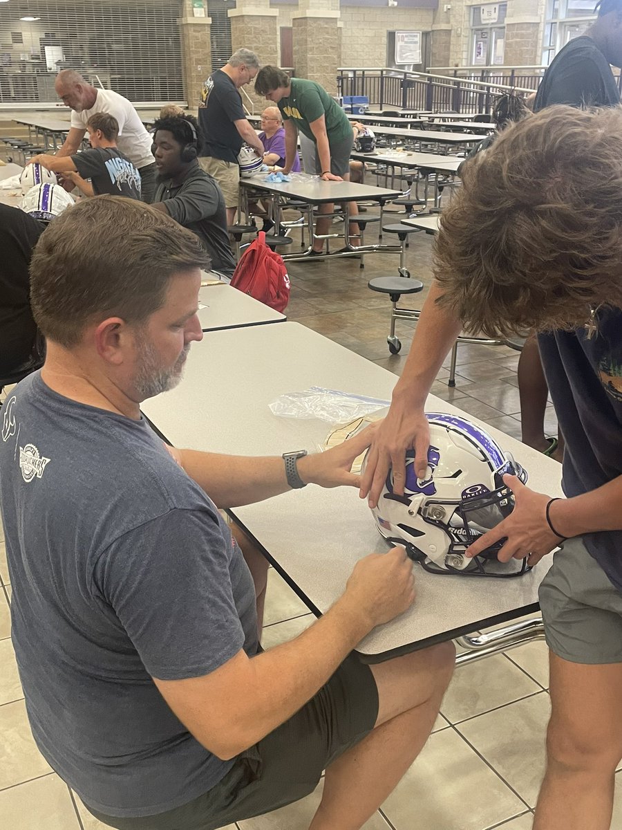 Coach_LaFavers's tweet photo. Dads and Decals…
That means less than 48hrs away from kicking off the 2024 season!
#Team13 loading #Earnit24 https://t.co/iauedoIywH