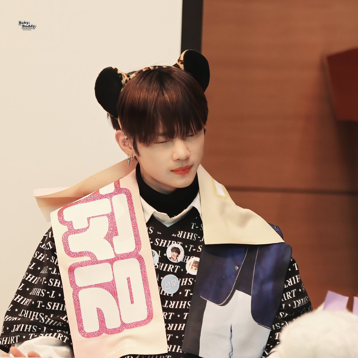 maIteserS2's tweet photo. 19년 되고 아직 1월이면 졸업식 전이라 그런가 스무살인데 고딩티 못 벗은 거 미치겠네 https://t.co/8zWxN0WXU9
