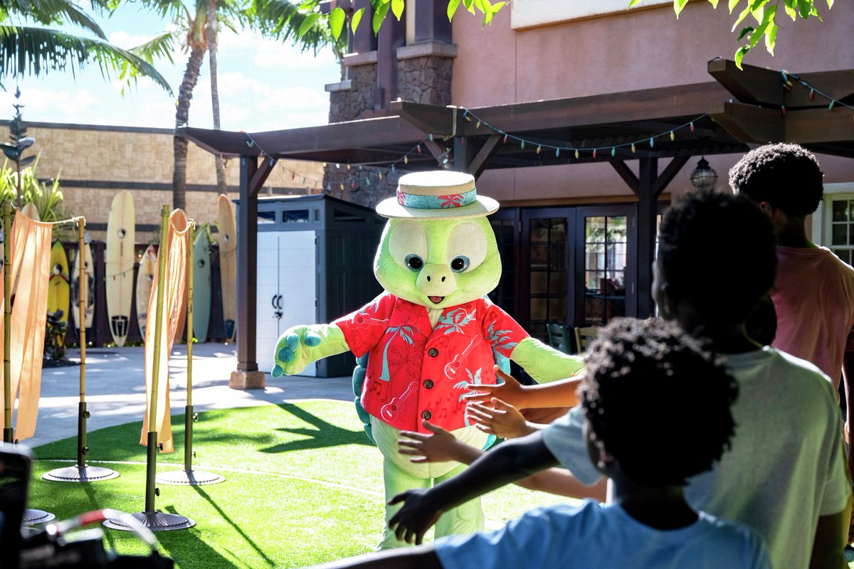 🎉°˖☆\祝/☆˖°🎉 今日、8月29日はハワイの #アウラニディズニー が