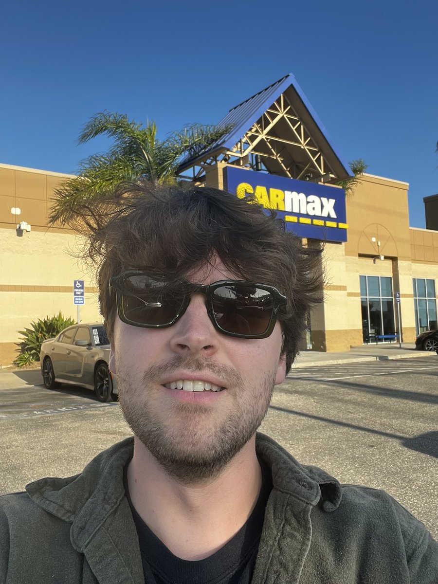 Spottttttts's tweet photo. At the Armie Hammer Carmax https://t.co/EX0KkVl9mc