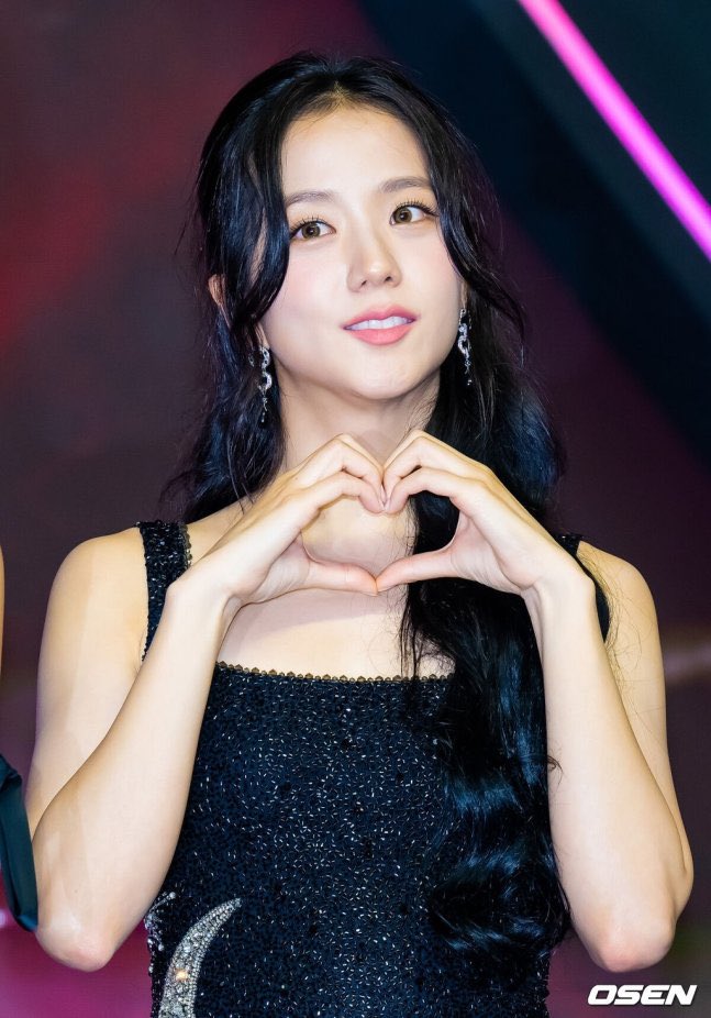 JISOO is reportedly in talks for leading role in upcoming drama ‘Monthly Boyfriend’.😭😭