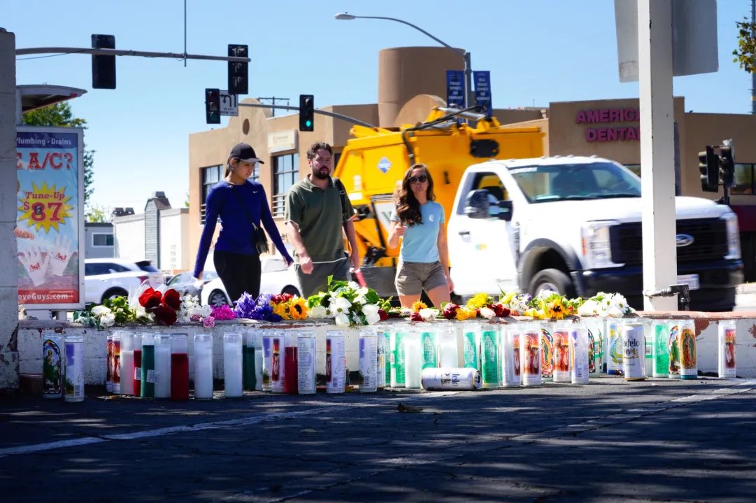 karenkucher's tweet photo. In just a few hours, the makeshift memorial honoring the SDPD officer who died grew exponentially. H/t @NelCepeda https://t.co/XkP2dqJKuw