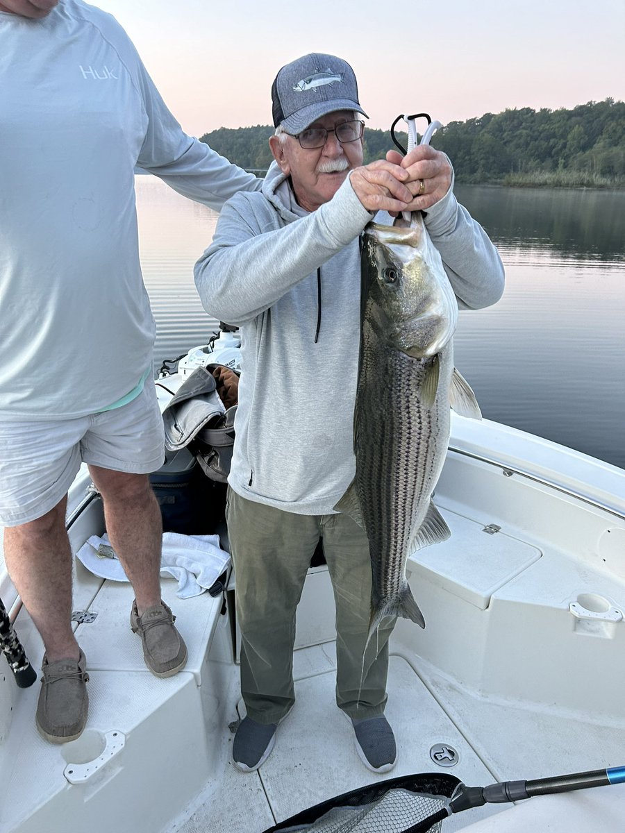 TheHatDean's tweet photo. A day with the Renfrow Clan for Pops Birthday. It was a blast. They are a special group. Lettum go lettum grow! #thereelbasschasers #cprfishing https://t.co/BOABSzyDWL
