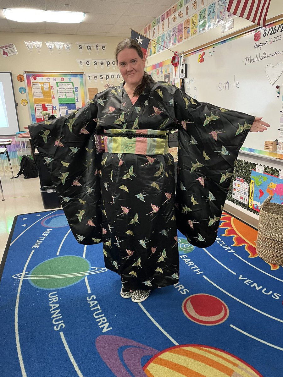 PraisyThomas2's tweet photo. Kudos to @colleenwilkin for building background knowledge for her second grade team!!! (Suki's Kimono by Chieri Uegaki) @pisdesela https://t.co/gZ9y9KDSah