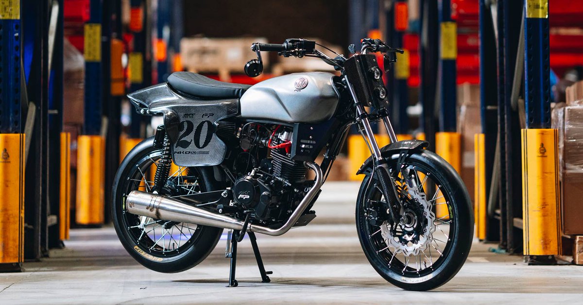 Slick Single: An AKT NKD 125 street tracker from Colombia: AKT Motos is one of the biggest motorcycle marques you’ve probably never heard of. Based in Colombia, the company was started 20 years ago by a group of entrepreneurs who… bikeexif.com/akt-nkd-125?ut… qr.net/5zyj