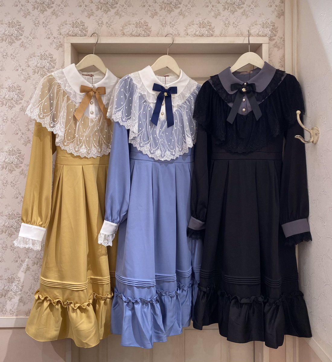 ꫛꫀꪝ Classical Flower レースケープワンピース イエロー/サックス