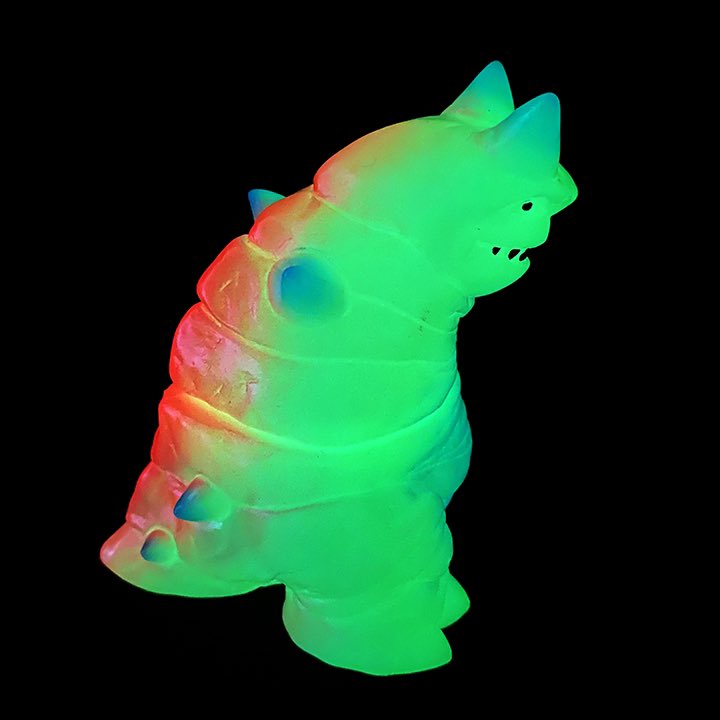 maxtoyco's tweet photo. Tomorrow glow in dark Red Bite via https://t.co/kM6KBqaeYV 🎉 Painted by #marknagata Figure designed & sculpted by the fantastic @mooncalfe1 #maxtoy #maxtoyco #kaiju #monster #creature #redbite #sophiecampbell https://t.co/d4VvpGZT2O