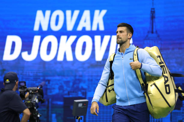 travel__Sports's tweet photo. Humid night in NYC for the  🪙  @DjokerNole 

#USOpen https://t.co/8yODYlnoUR