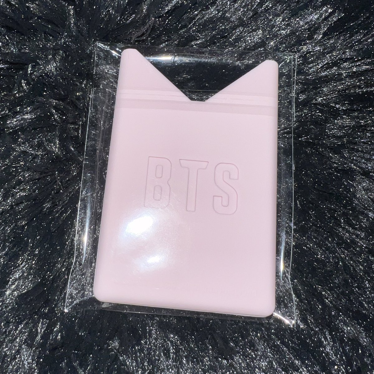 1013ONHAND's tweet photo. BTS Army Membership Gift photocards with holder (no JM pc)

Onhand and ready to ship
700 php https://t.co/vy6EwKi8AH