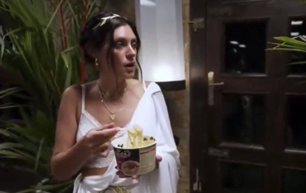 RyanJohn___'s tweet photo. You know shit is about to go down when a cup of noodles shows up in a challenge house #TheChallenge40 https://t.co/0coImELg32
