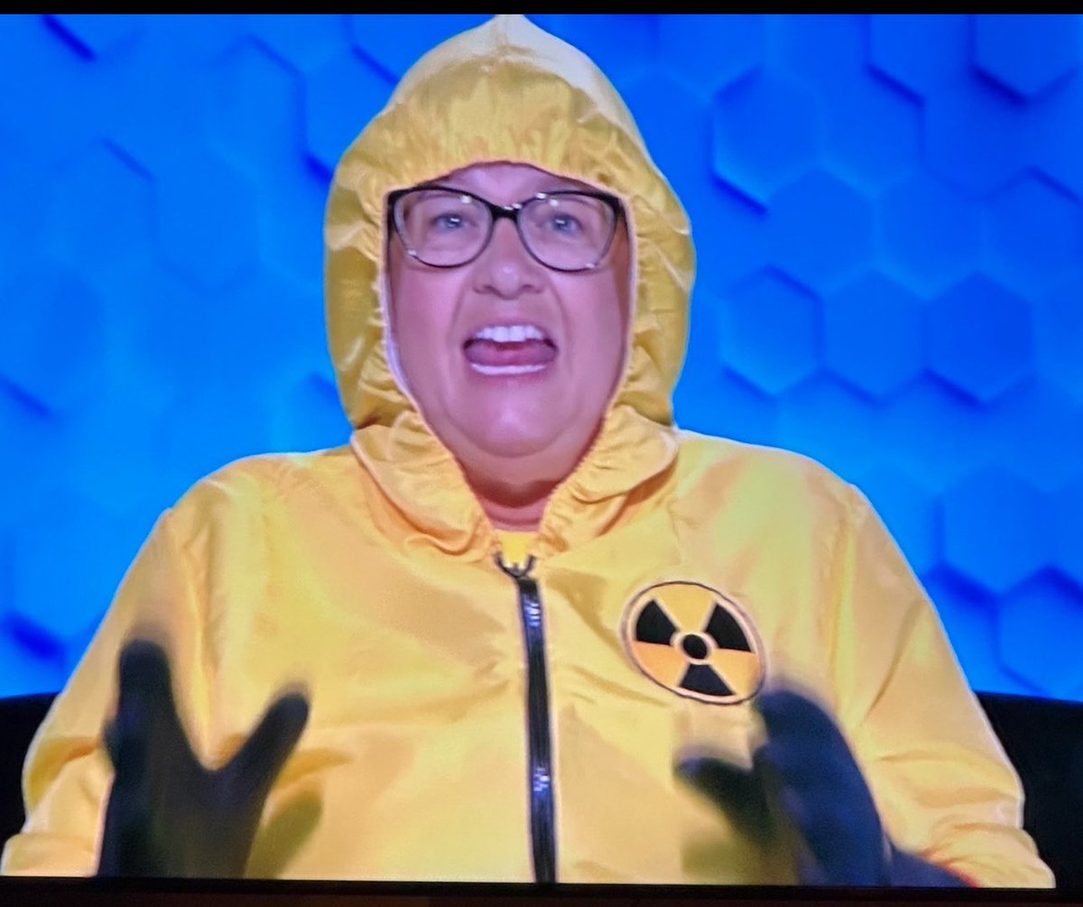 Heiku575's tweet photo. This might be the first time I’ve seen a toxic person where a toxic suit!  #BB26 https://t.co/mNJN5NQ8CO