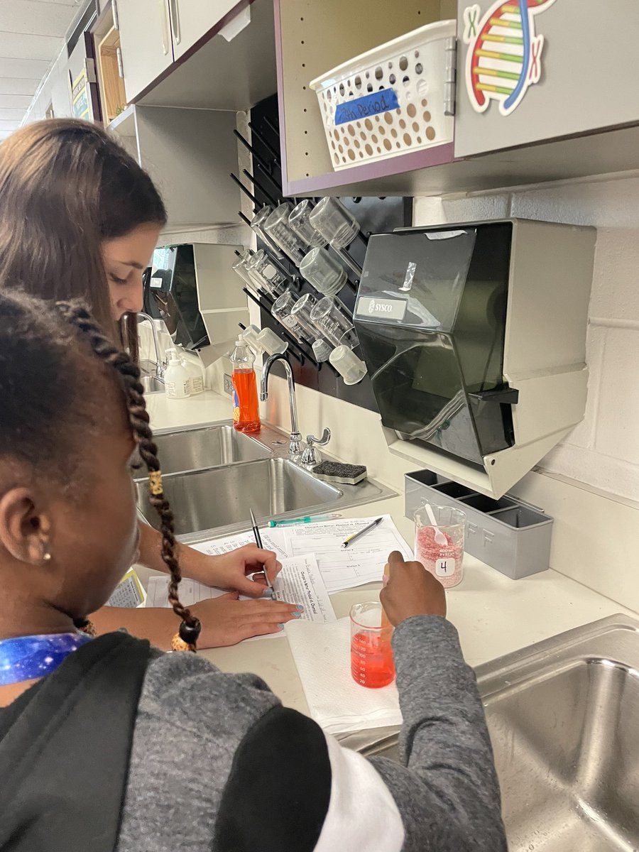 dubsdoesscience's tweet image. “I notice, I wonder, I think” had 7th grade scientists exploring changes to matter while using prior knowledge and evidence to justify their ideas for whether changes were physical or chemical  #EXPLOREbeforeExplain #ALLstudentsAREscientists @Humble_2ndSci @HumbleISD_TMS