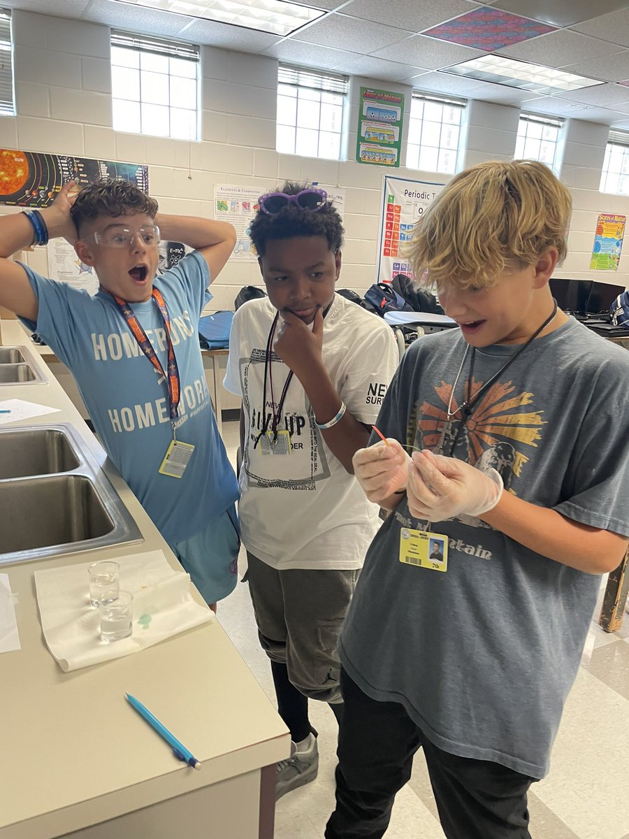 dubsdoesscience's tweet image. “I notice, I wonder, I think” had 7th grade scientists exploring changes to matter while using prior knowledge and evidence to justify their ideas for whether changes were physical or chemical  #EXPLOREbeforeExplain #ALLstudentsAREscientists @Humble_2ndSci @HumbleISD_TMS