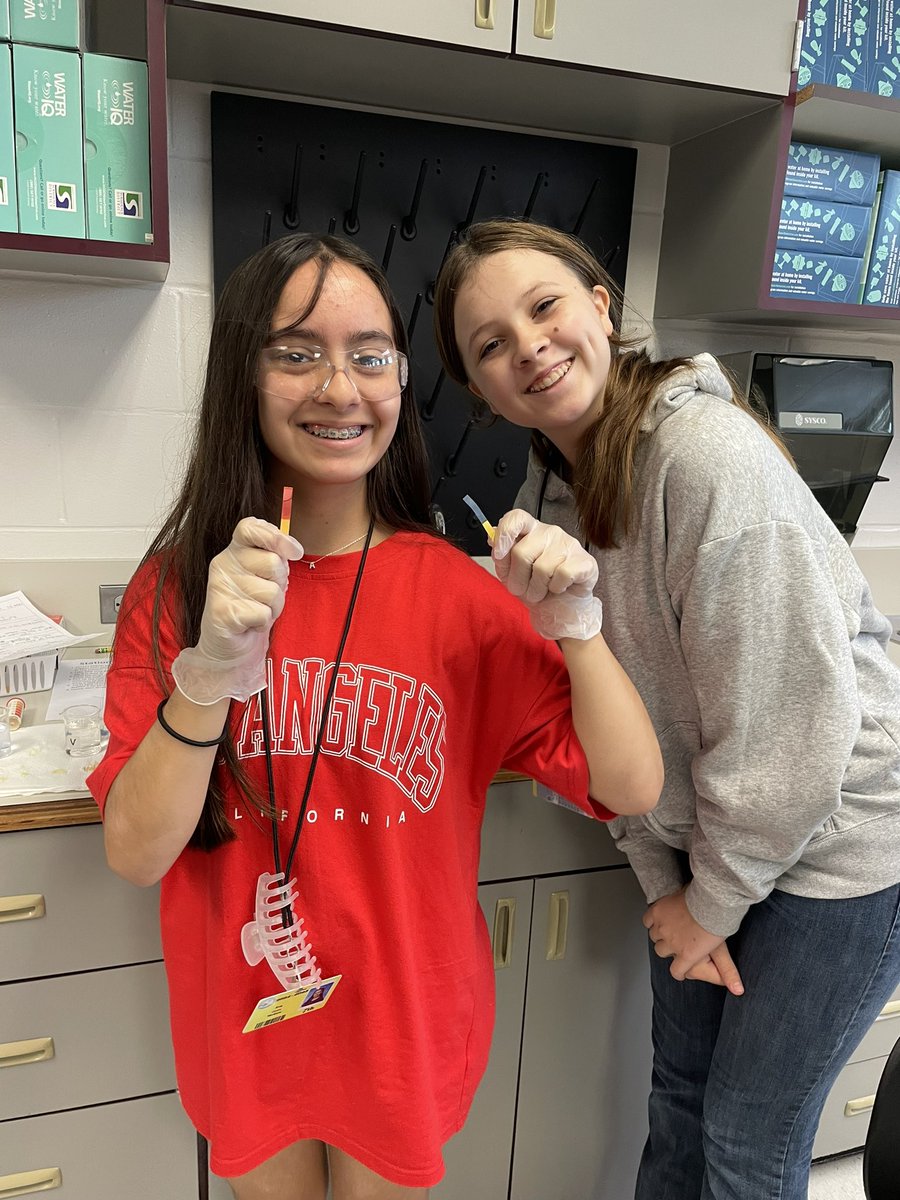 dubsdoesscience's tweet image. “I notice, I wonder, I think” had 7th grade scientists exploring changes to matter while using prior knowledge and evidence to justify their ideas for whether changes were physical or chemical  #EXPLOREbeforeExplain #ALLstudentsAREscientists @Humble_2ndSci @HumbleISD_TMS