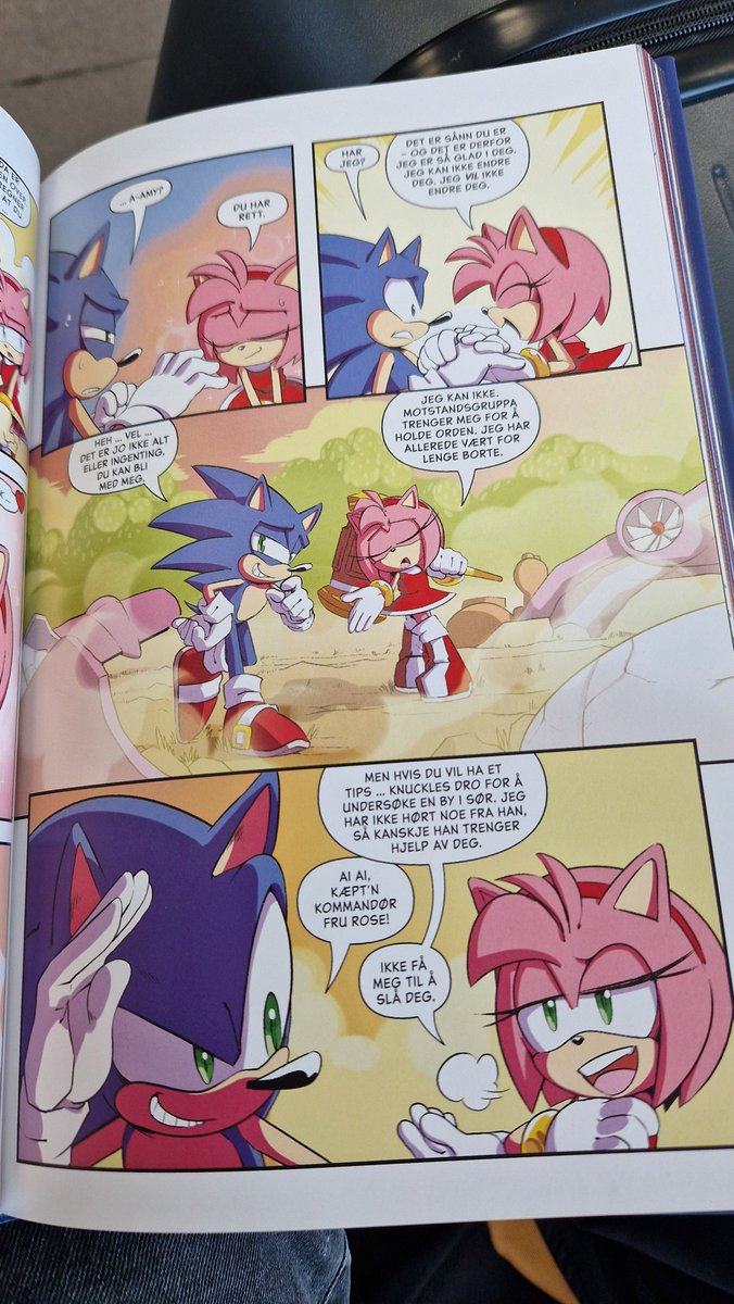 OH SHIT! I ALMOST FORGOT I HAD THESE COMICS! So yeah, the #IDWSonic comics  was released in Norwegian language for a while ago. So here's the infamous  #SonAmy part in the Norwegian, image size:676x1200