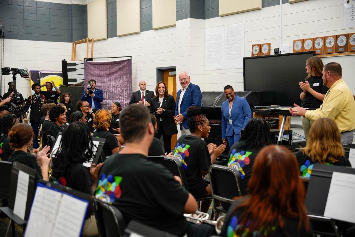 Tim_Walz's tweet photo. On the road again with @KamalaHarris in Georgia. 

All I have to say is: Let’s roll. https://t.co/K9K0sd0iMd