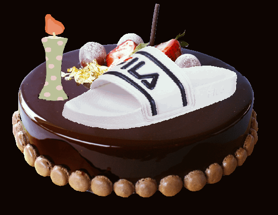 MssclickF's tweet photo. Joyeux anniversaire au frero @ninomssclick  🎉🎉
Voila un gâteau et la claquette gauche Fila pour finir la paire que je t'ai offert en 2019 https://t.co/xeHeI0sWUW