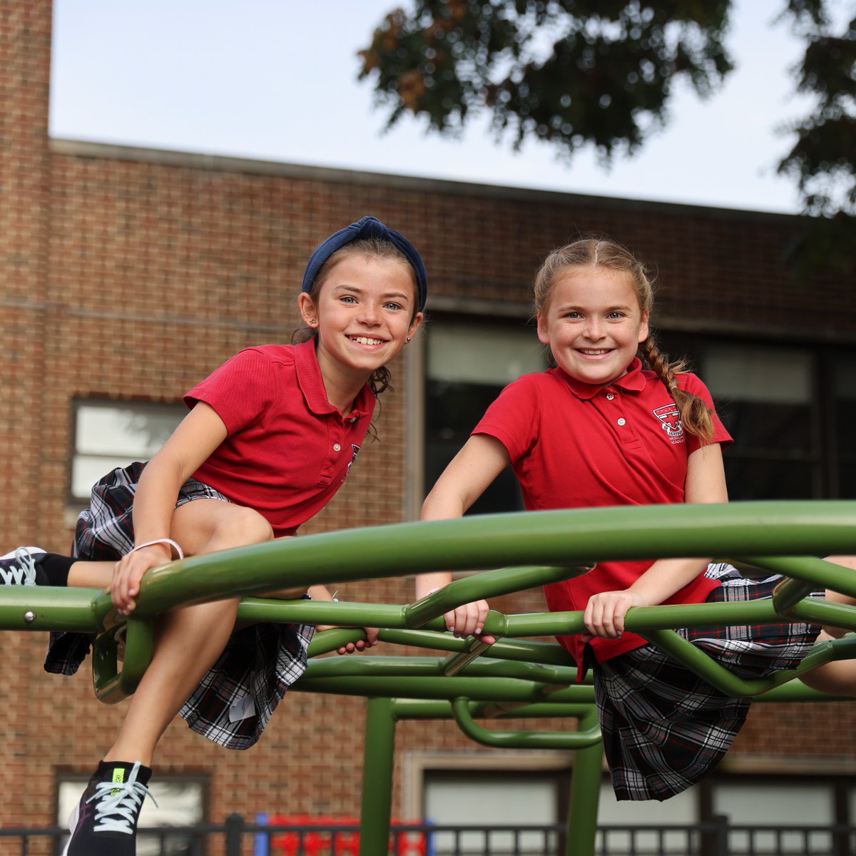 UAwilmington's tweet photo. Smiles, laughter, bubbles, and best friends on N. VanBuren Street this morning! Welcome Back, Raiders! β€οΈπ€
#UAAllDay #AllAboutUA #UARaiders https://t.co/RWXluerjPF