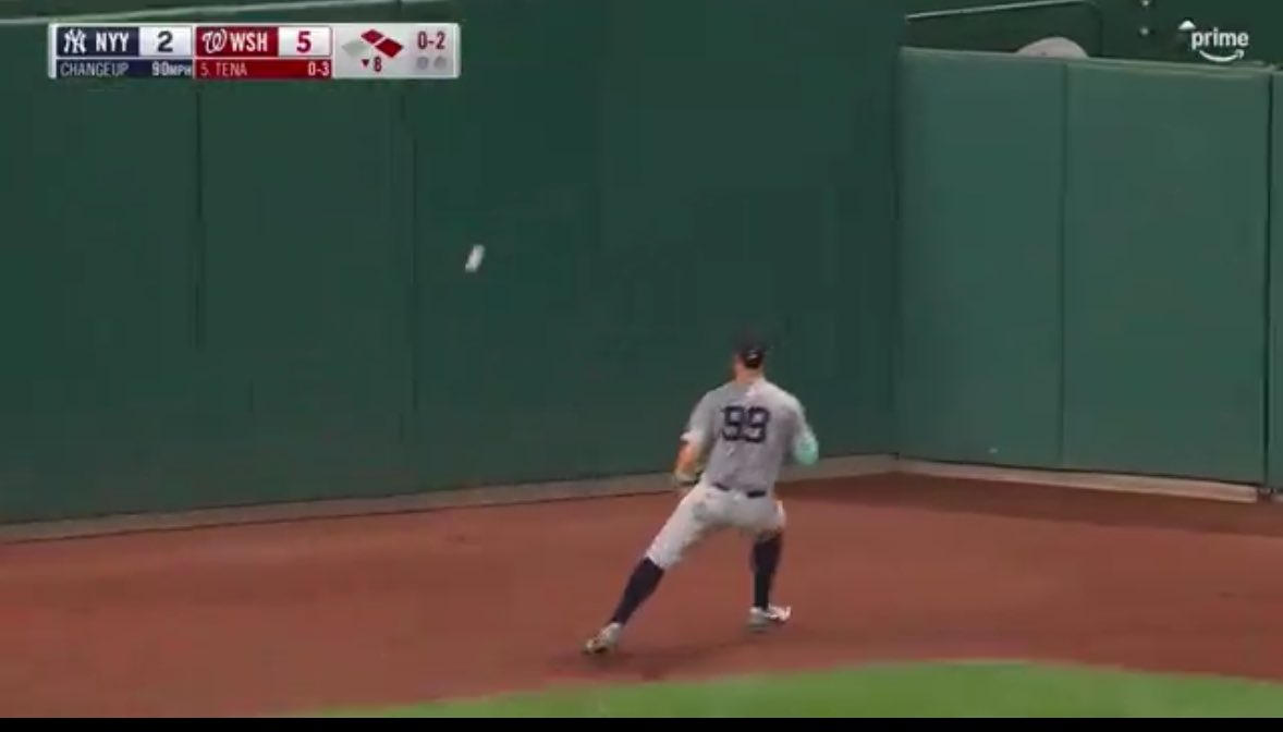 klwoodjr's tweet photo. TV froze 

The Nats scored on this right? haha https://t.co/yYIrwZoui4
