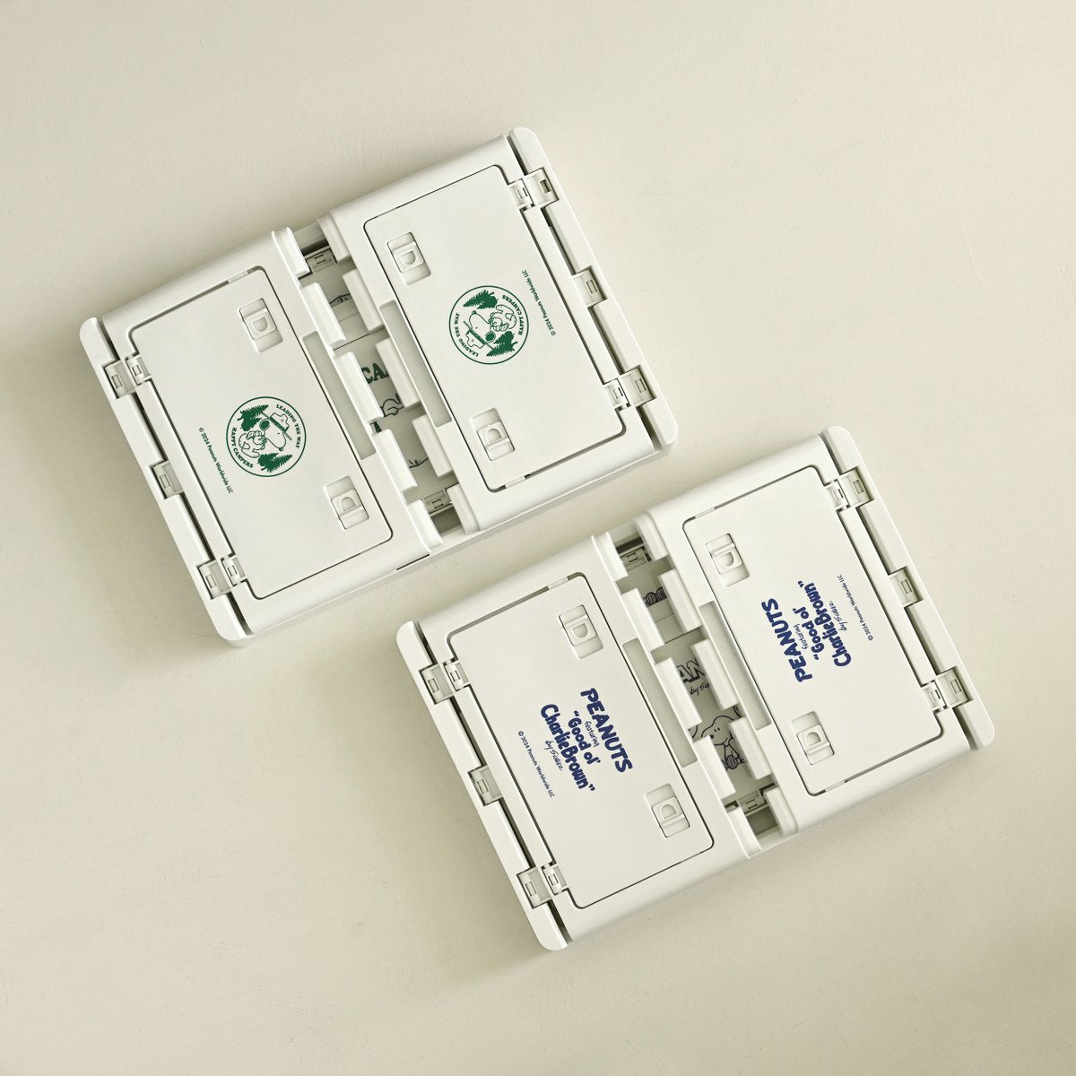 9월 첫 번째 특별선물
피너츠 폴딩박스 2종 🏕️
📍aladin.kr/ei/mFrpt

가을 맞아 다시 찾아온 만능템 🍁

야외 테이블, 수납 박스, 인테리어 소품···.
접어서 보관 가능한 깔-끔한 마무리까지!

・스누피와 친구들 / 스누피의 캠핑

#팔로우, #RT 시 추첨 증정 (1명, 디자인 랜덤)
↪ 기간 :