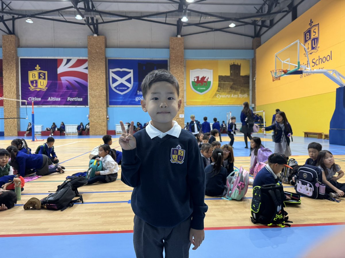 Хүү минь нэгдүгээр ангид элсэн орж анхны хичээлдээ орлоо танихгүй ч 
хүүд минь амжилт хүсээрэй  👏⚡️