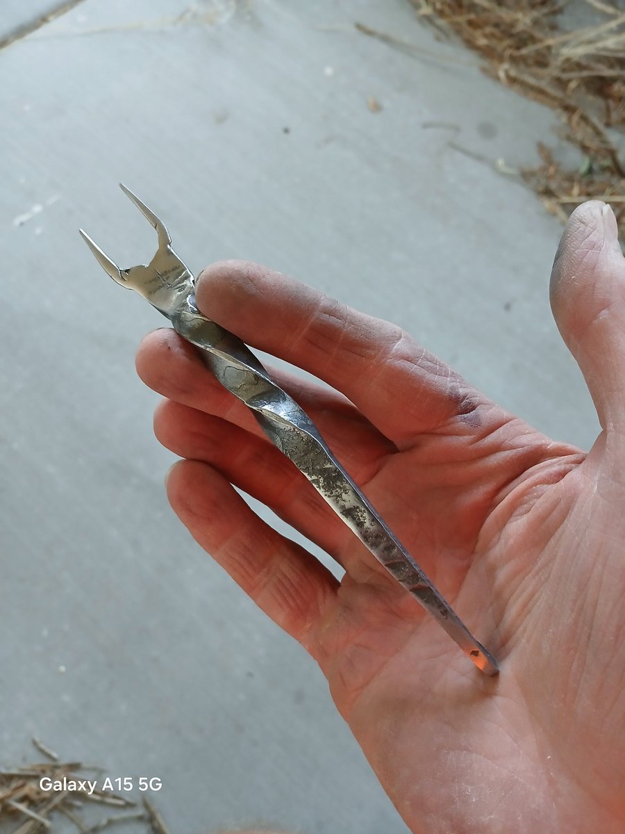 nearsys's tweet image. Added a fork to my collection. I'm going to need to find a metal rat tail file. I thought I had one, but turns out it's a wood file. #forging #blacksmithing