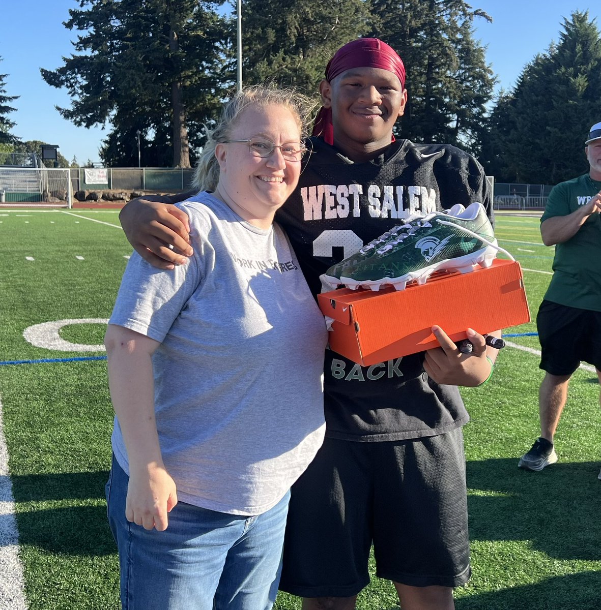 WS_TITAN_FB's tweet image. Thank you @SheizzaNissa the custom cleats! #tffamily #hardworkpaysoffs