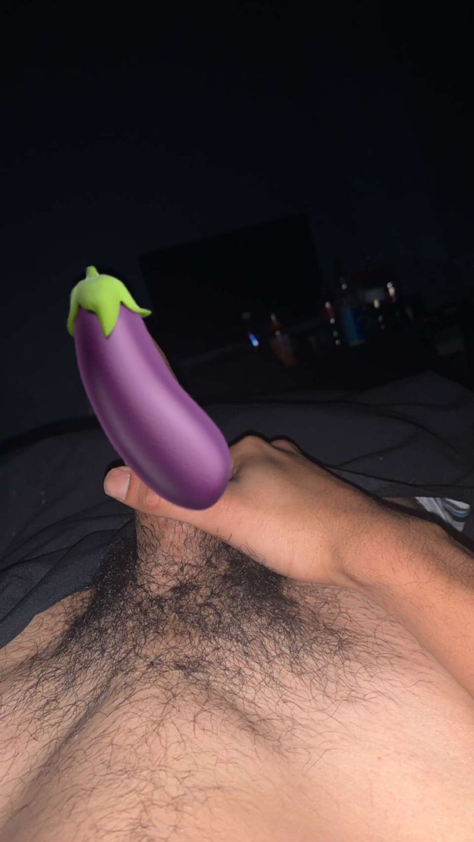 itsjusvonte's tweet photo. How big you guys think it is? ;) #bi #hung #nsfw #nsfwtwt #gay https://t.co/ugNzwq9EGm
